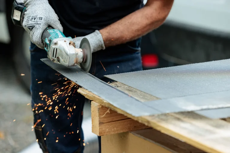 installation-insert-bois-découpe-sur-mesure